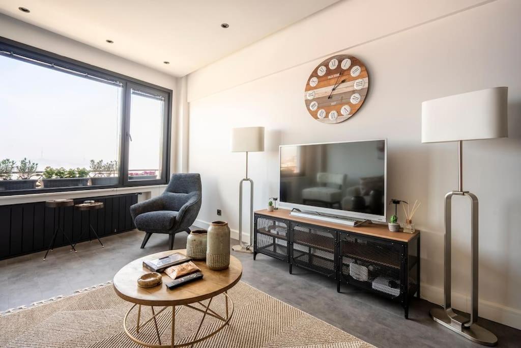 Svm With A Sea View In Nisantasi Апартаменты *